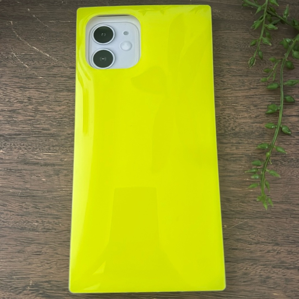 Neon yellow Flaunt new without box iPhone 12/12 pro case